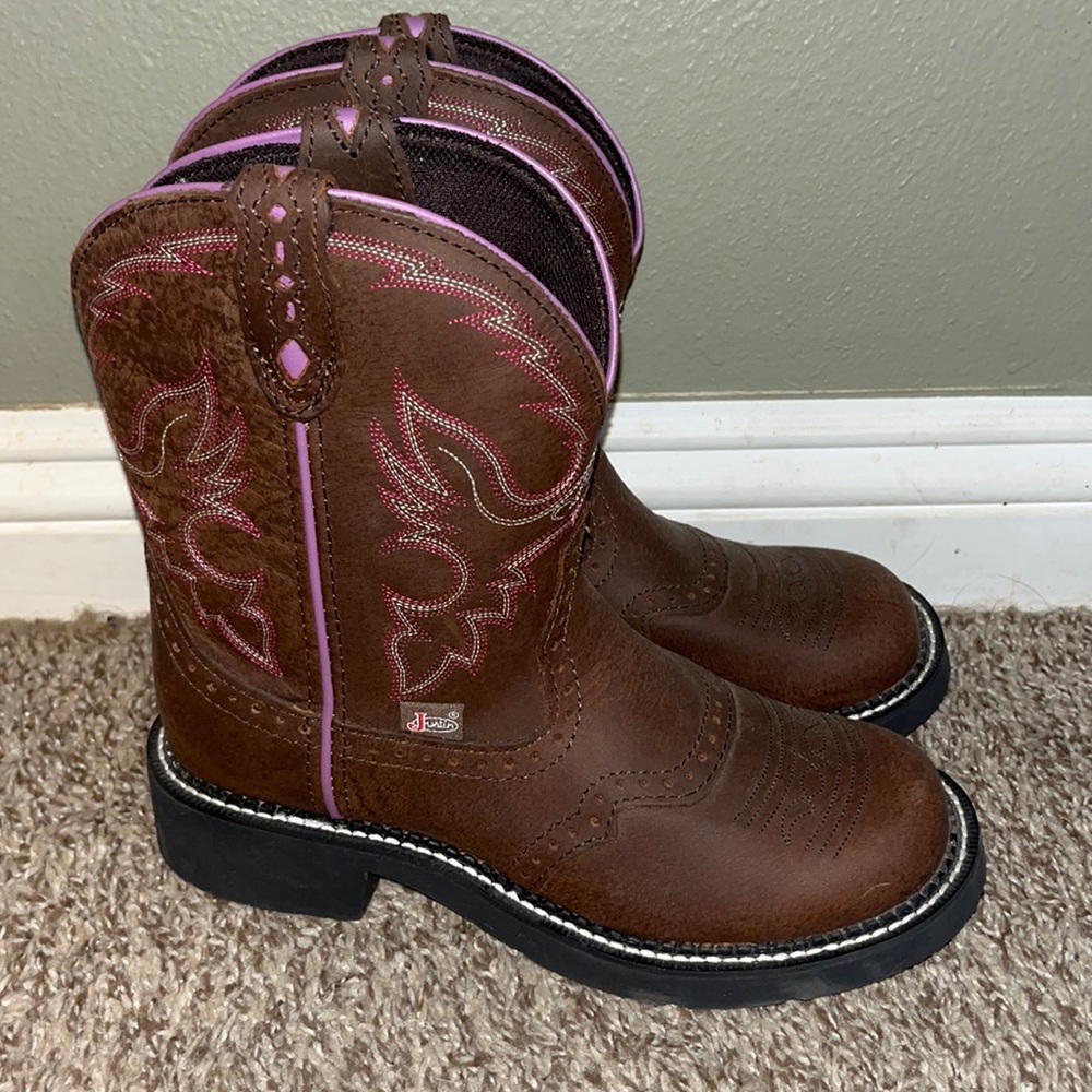NWOT Justin boots